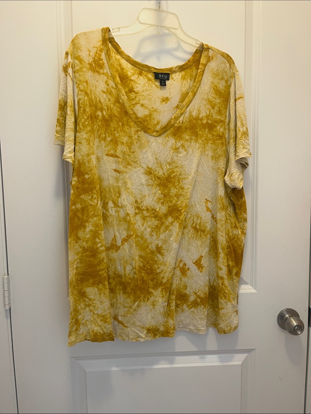 a.n.a Yellow and Cream Tie-Dye V-Neck Short Sleeve Top